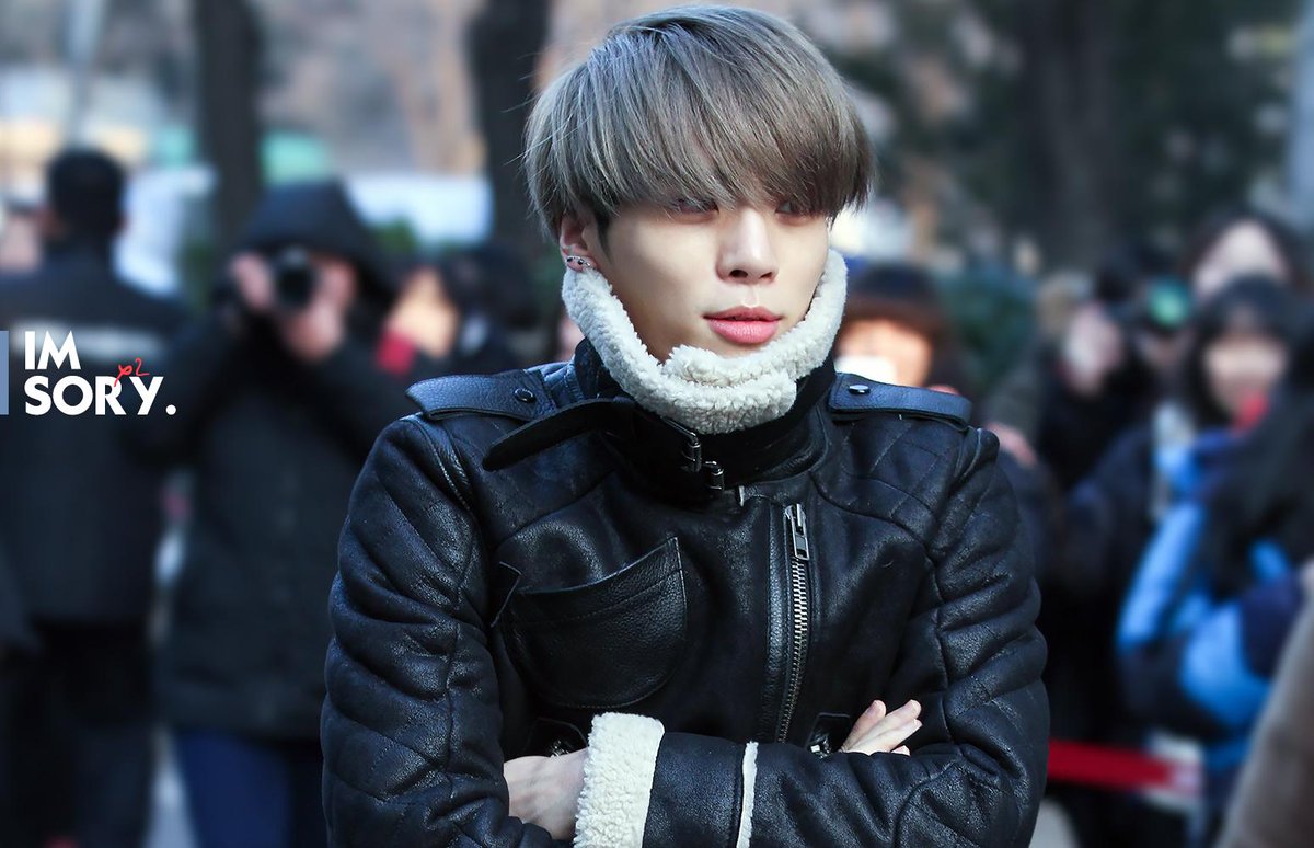 150109 Jonghyun @ Rumbo a Music Bank  B634hjBCYAAAG4I