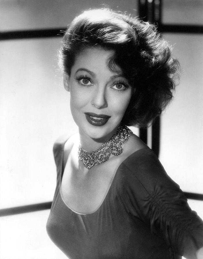 retroclassics1's tweet photo. Happy belated birthday to Loretta Young (1/6/1913 - 8/12/200) #LorettaYoung http://t.co/txy7dW3AB3