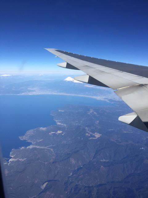 0hchan's tweet photo. 雲ひとつなく富士山がとても綺麗でした！ http://t.co/7mRY5McNRx