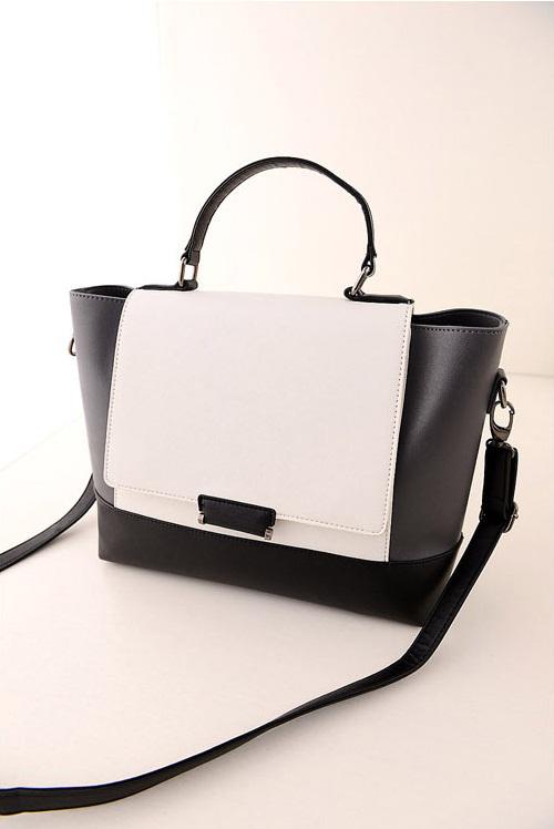 Sony_Gendut's tweet photo. Dihiasi indah wajahmu del ♥ "@adelladellaide: Pagiku dihiasi dengan promonya @Hers_Bag, pagimu gimana? http://t.co/Kg6rhf07Xy"