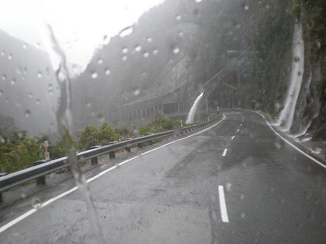 reallyIame's tweet photo. rain http://t.co/qDzOFyA61s