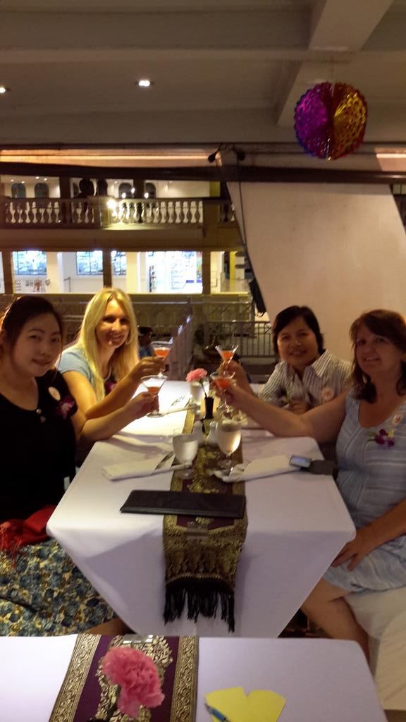 YvieRiley's tweet photo. What happens in Thailand stays in Thailand! Boat cruise along Chaophaya, great friendship #bridgeproject #aefchat http://t.co/jLD36SYiGC