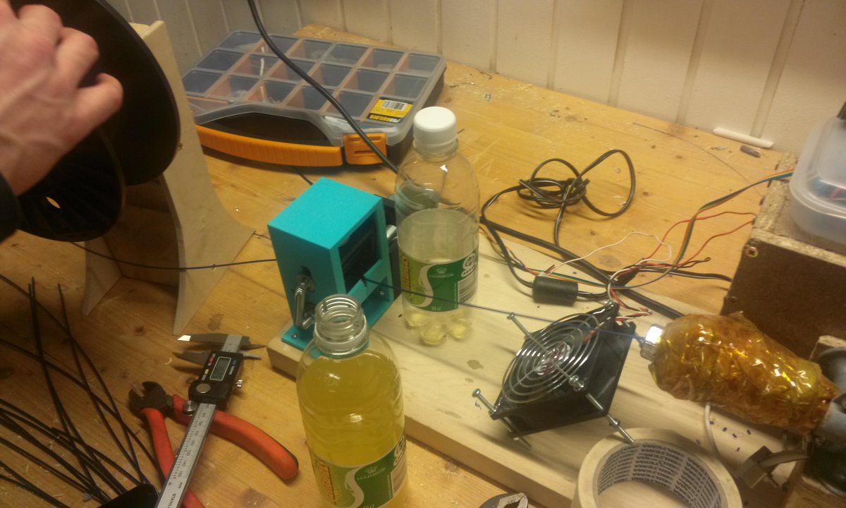 hal9kdk's tweet photo. Making filament http://t.co/zzm4kT4K8J