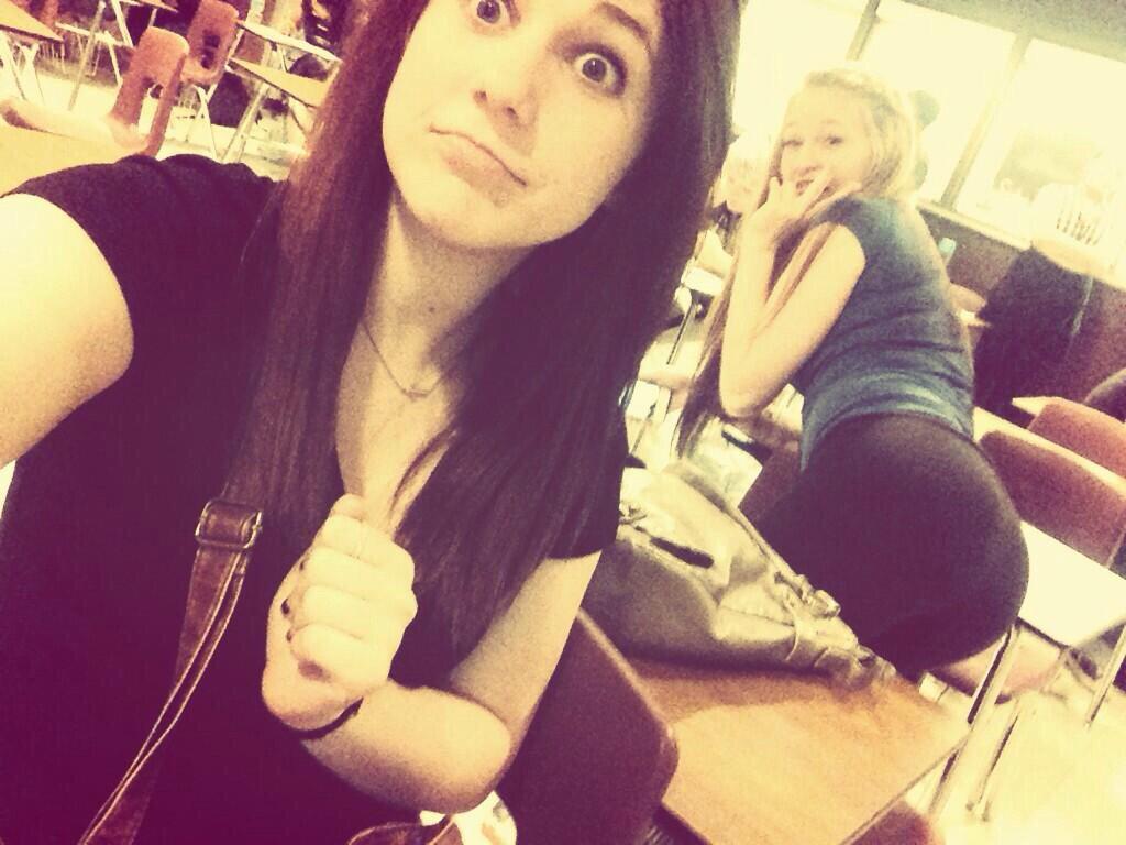 brriiiaanaaa's tweet photo. “@dalipoohnigga: #throwingitbackthursday 😂😛😛😛😛 @brixnaa http://t.co/IDW40WQC5I” ayeeeee 💁