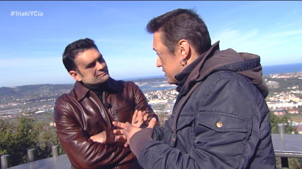 euskaltelebista's tweet photo. .@muguruzafm: 'Es motivo de alegría ver a mi hija salir en el #Alarde'. VÍDEO de #IñakiYCia: http://t.co/iVTWsyDrUl http://t.co/EfDgPjImCW