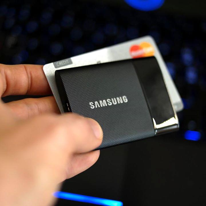 Samsung México on Twitter: "SSD T1 un disco duro portátil increíblemente y más pequeño que una tarjeta de #CES2015 #Samsung http://t.co/lrq4NXAgKC" / Twitter