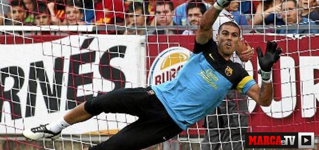 marca's tweet photo. MARCA TV | @1victorvaldes llega al ManU con un gran historial. Repasamos sus mejores paradas ▶ http://t.co/1sE8dNLXoT http://t.co/QYGg8dQUYp