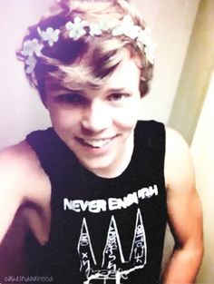 QueenReject5SOS tweet picture