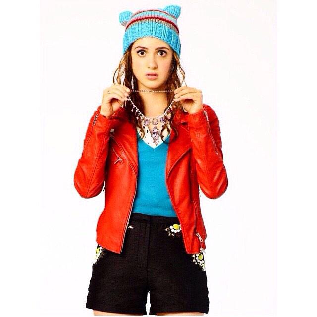 oldxxxxxxxxx's tweet photo. @lauramarano Why don't you love me😓❤️ http://t.co/LvbwhkPvky