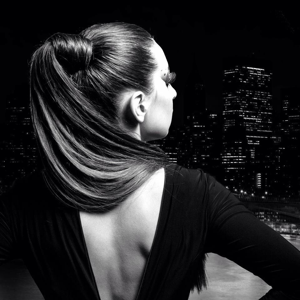 Hair_WardrobeUS's tweet photo. Bring sexy back with city lights, plunging V's &amp; a perfect pony. #hairmeetwardrobe http://t.co/xYzUGm66Vr