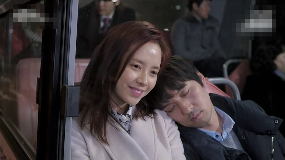 Apakah hati Jin Hee mulai berpaling ke dr. Gook? Saksikan kelanjutan #EmergencyCoupleRCTI sore ini pk 15.15!