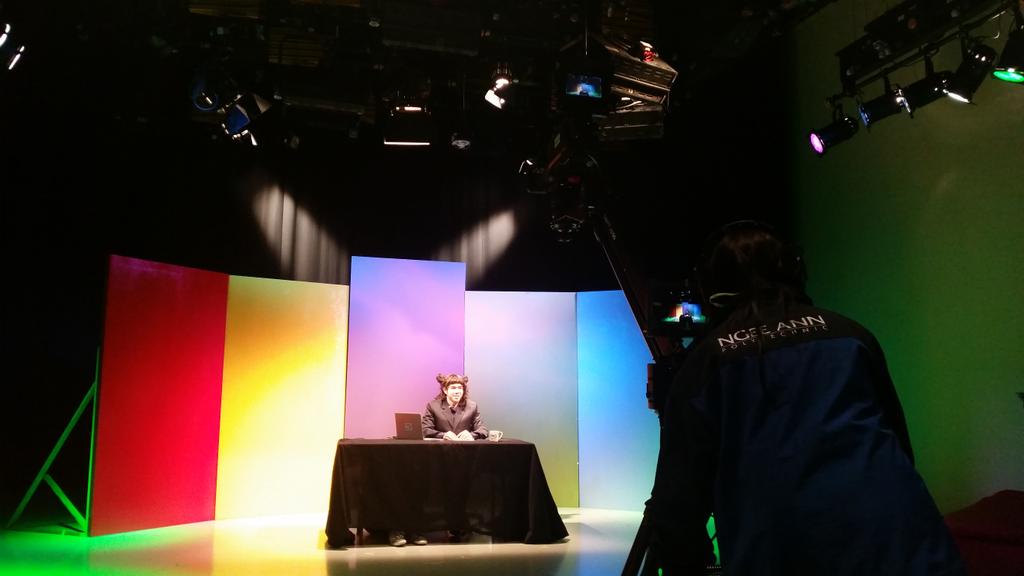 fmsuncut's tweet photo. Spot the animals in the studio! http://t.co/tbzwsDJ22C