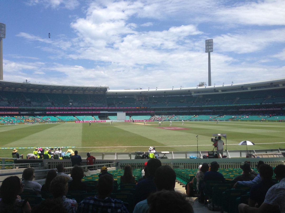 aemuhs's tweet photo. Another outstanding day at my favourite cricket ground @SCG #AUSvIND #cricket #needawicket #besttimeoftheyear http://t.co/kOoQsn06ul
