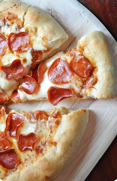 YummyImages's tweet photo. Cheese &amp; Pepperoni Pizza http://t.co/uaceXpb3ji