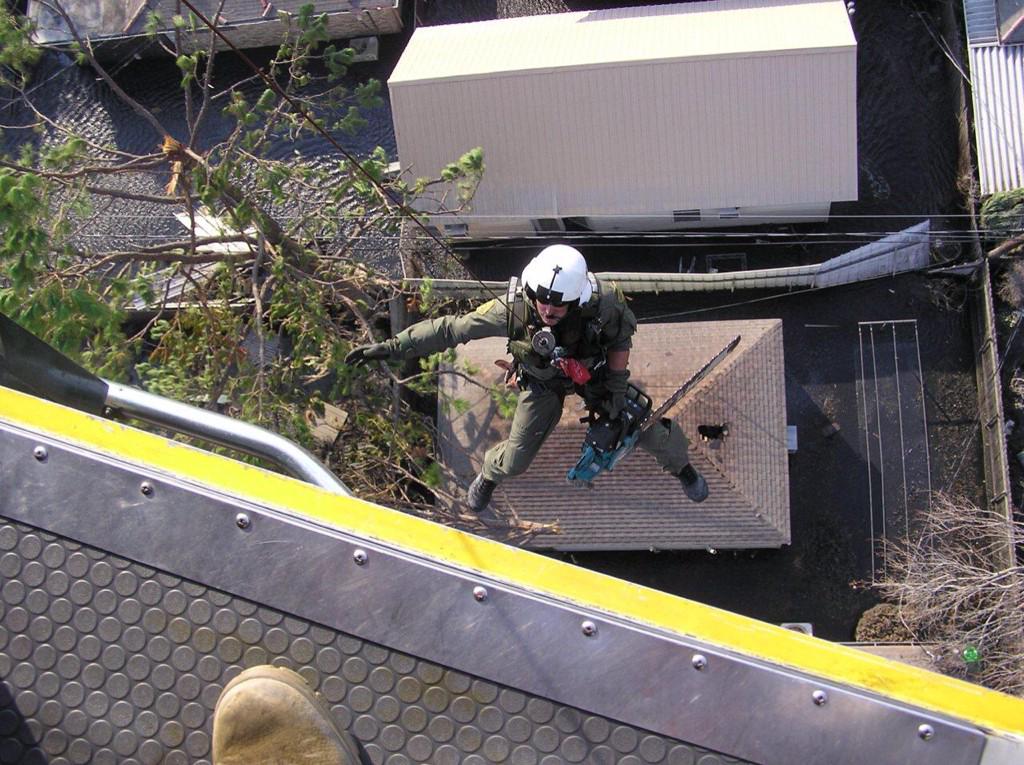 SEBLASD's tweet photo. #TBT - 2005 - #LASD Air 5 w/SEB Tactical Medics fly rescue missions in New Orleans after Hurricane Katrina. @LASDHQ http://t.co/kgAEH1VCBH