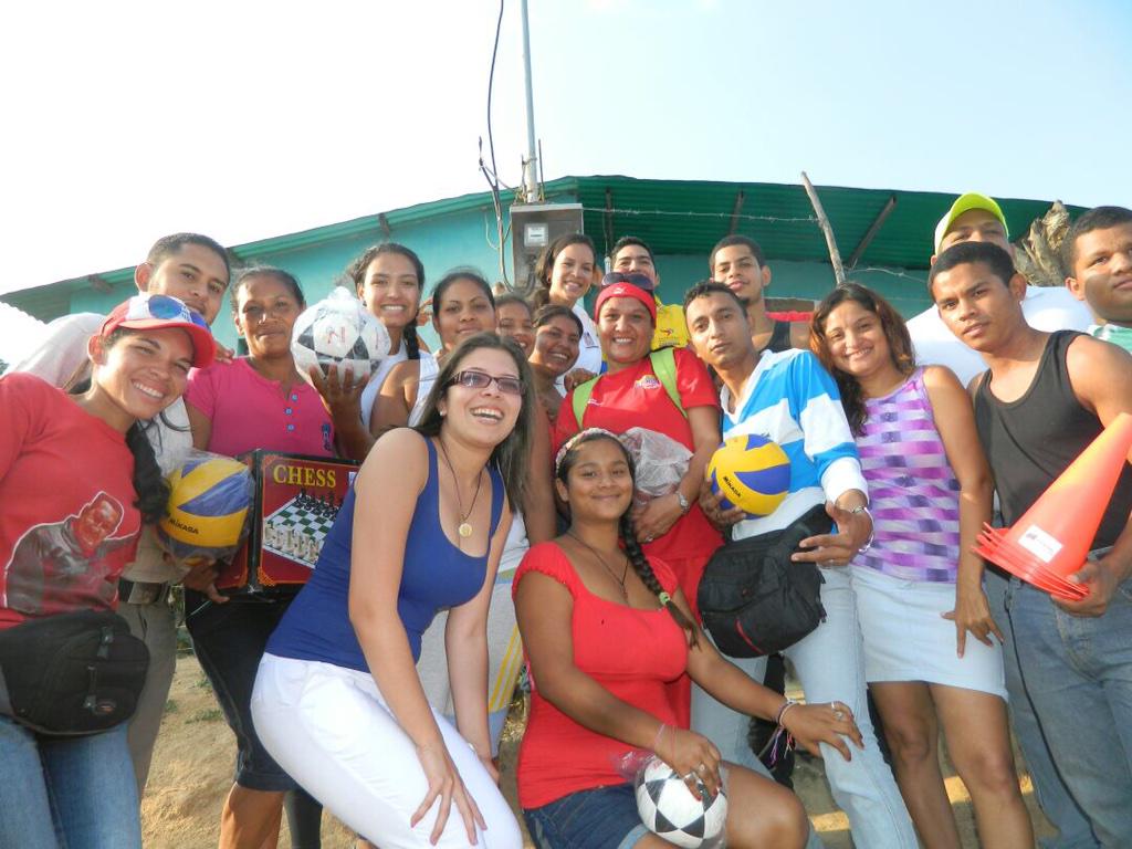 pepecoinweb's tweet photo. Hoy una gran jornada entre entrenamiento y trabajo comunitario en Yaracuy con la @FundaBenitezVEN @GobiernoYaracuy http://t.co/YWfimrpBDb