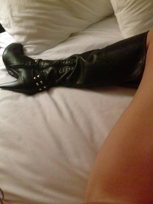 Gettin ready to rock my new boots out ;-) http://t.co/8kzIw5Zs5z<a href="/tag/tbt"class="tags"><span>#tbt</span></a>