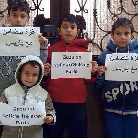 dokuz8haber's tweet photo. #CharlieHebdo 
From #Gaza to #Iran to #Seattle, Muslims say #NotInMyName #JeSuisCharlie http://t.co/nb0G4FR7mw