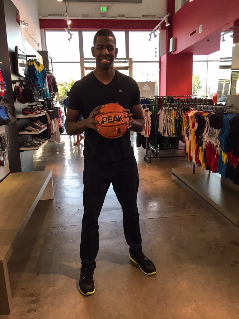peaksportsUSA's tweet photo. @nicholaf44 #Orlando #Magic #AndrewNicholson visiting our #PEAKstore in #LA picking up some #PEAKGear #TeamPEAK #PEAK http://t.co/pIKi0xiYWI