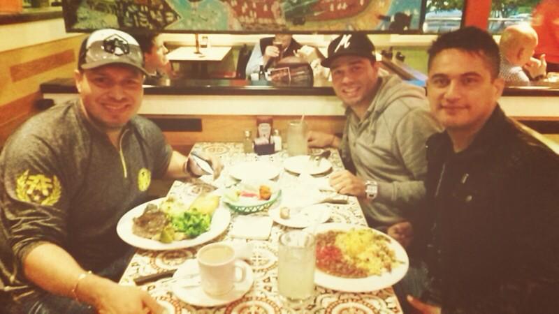 Nico23ms's tweet photo. Agusto comiendo con estos chavalones @robert_ms17 y @waloms http://t.co/Vzh28iF9d7