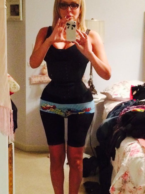 Ribs are so over rated we can all spare a couple lol ❤️ http://t.co/j6kcng0XR6