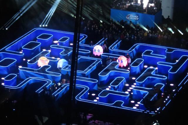ShitNMRSays's tweet photo. Re: the Pac-man maze. "It's like someone f***ed Tron!" http://t.co/Wif7pUv740