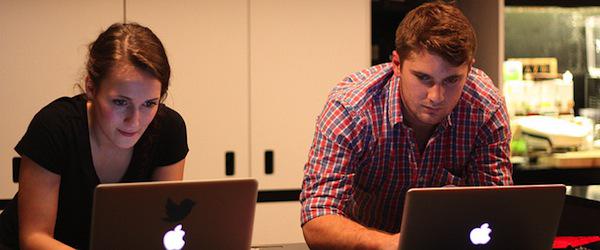 hootsuite's tweet image. Understand the difference between a social media manager and a community manager: ow.ly/GXYM1