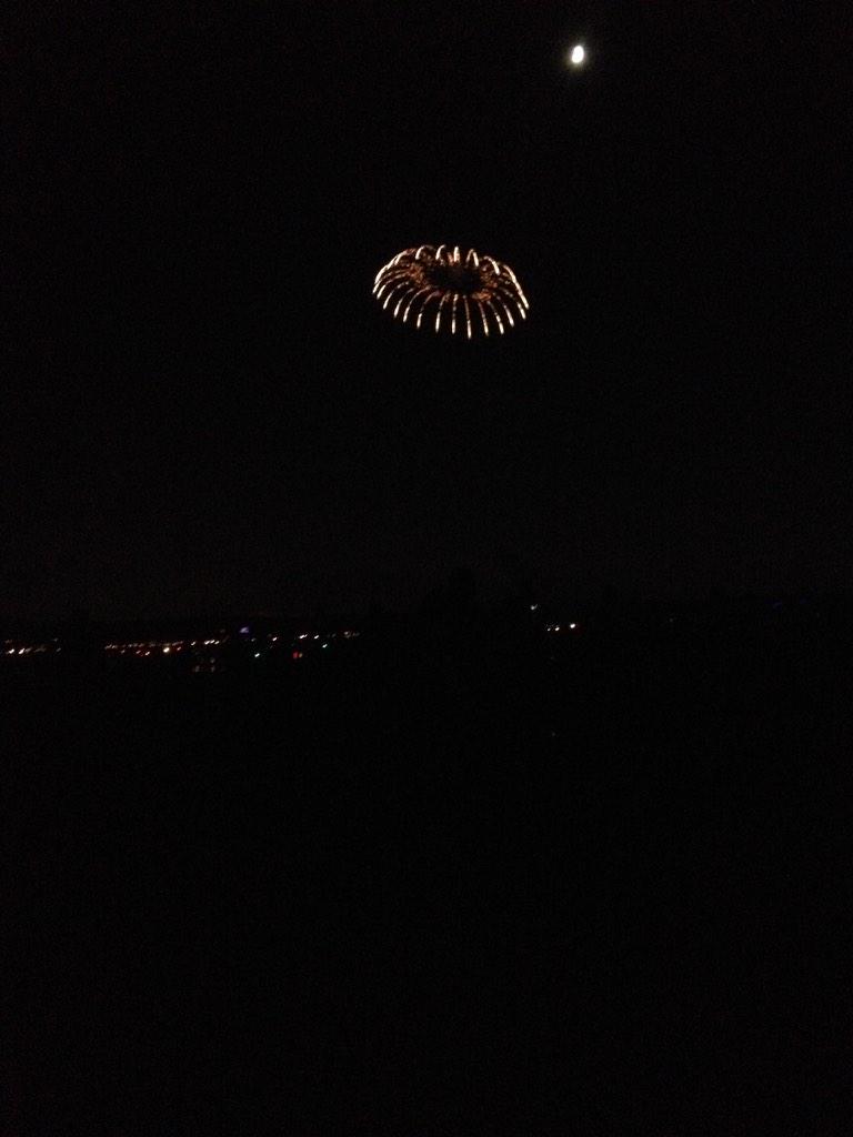 TakingPhoto's tweet image. Baby, your a firework!