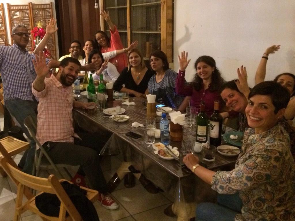 sixtalee's tweet photo. LA FOTO “@Elisa: #Moqueros @YolandaMart @marienaristy @gittih @vmpc2 @iverene @radhive @Njerez @sixtalee @merezano http://t.co/zSKDAMOKkE”