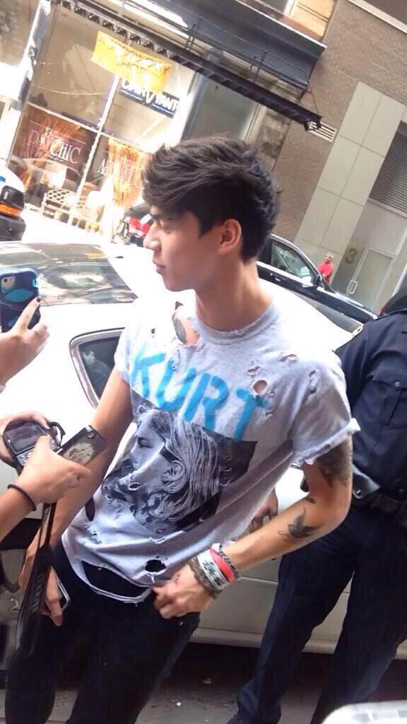 New account but not new to RP looking for friends and a cuddle buddy?