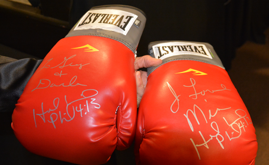 taylandgunlugu's tweet photo. #MiaShow #TV Friends, Please Help #KnockOutWorldHunger See: @yankbarry @holyfield @GoGVC @riddickbowe @MikeTyson #Mia http://t.co/uNHP2RMSGy