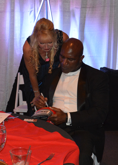 taylandgunlugu's tweet photo. #MiaShow #TV Friends, Please Help #KnockOutWorldHunger See: @yankbarry @holyfield @GoGVC @riddickbowe @MikeTyson #Mia http://t.co/uNHP2RMSGy