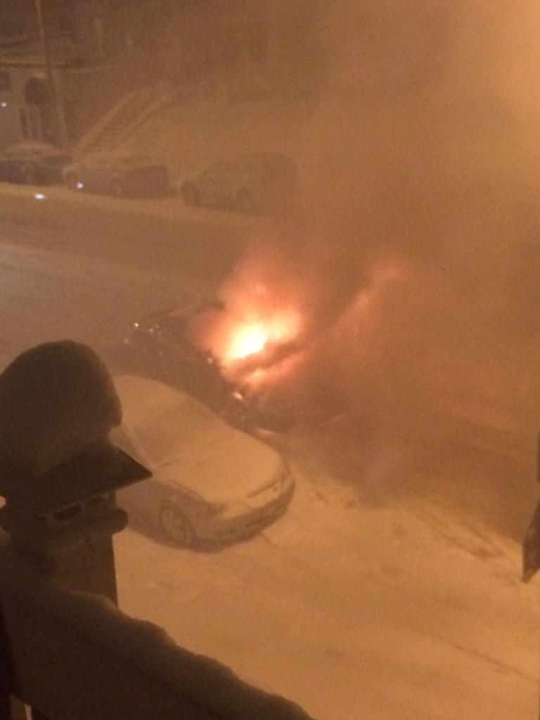NallsyCat's tweet photo. @NewFoxNewsTV crazy car fire in milwaukee http://t.co/C8rT4MFGnd