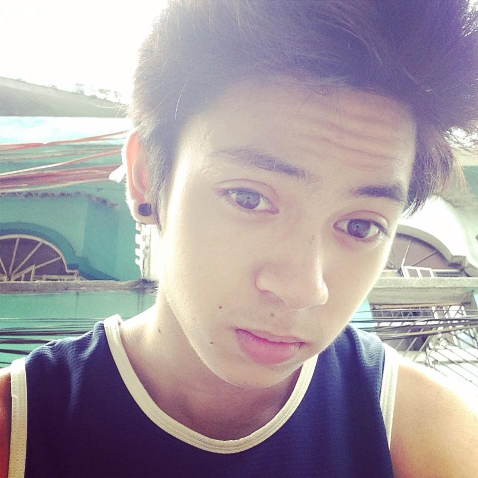 PamelajlJl's tweet photo. "@mjpalay: Kakatapos lang maglaro ng basketball xD
Ang dungis :D http://t.co/RktHpoZ0ob"
#PogiOverLoad 😍😍😍😍