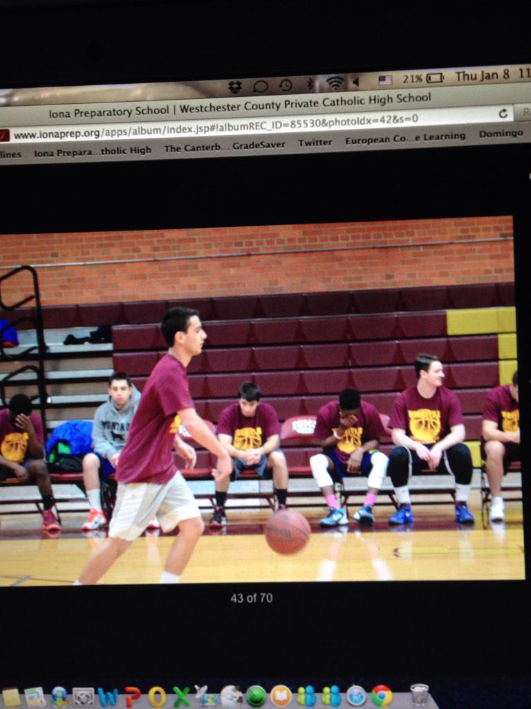 APicc21's tweet photo. @DBHAWK28 good thing you know your place #sitthebench http://t.co/J9xY7SthaU
