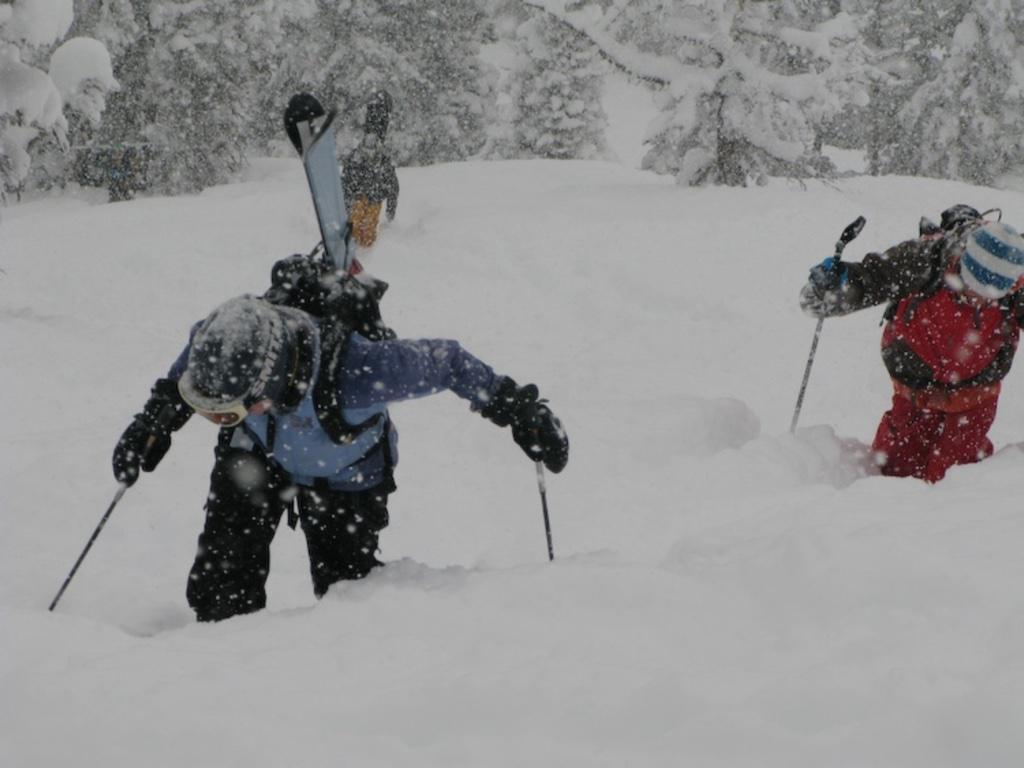 JoshRiley96's tweet photo. Actual photograph of @m_gowens and I hiking to get into the hot tub in this extremely frigid weather. http://t.co/PWEr2elSia