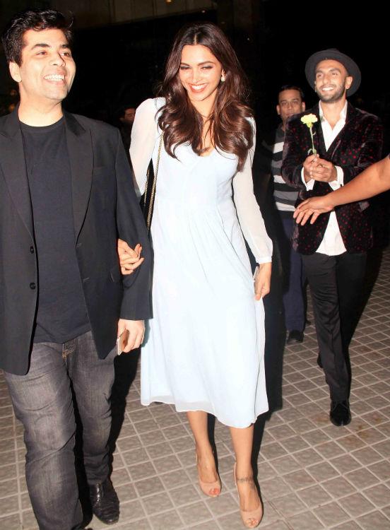 joshisonali010's tweet photo. #clubrummy #clubrummy

Pics - Ranveer Singh, Deepika Padukone and Karan Johar at Farah Khan's birthday bash : http://t.co/hVlTpUP44n
