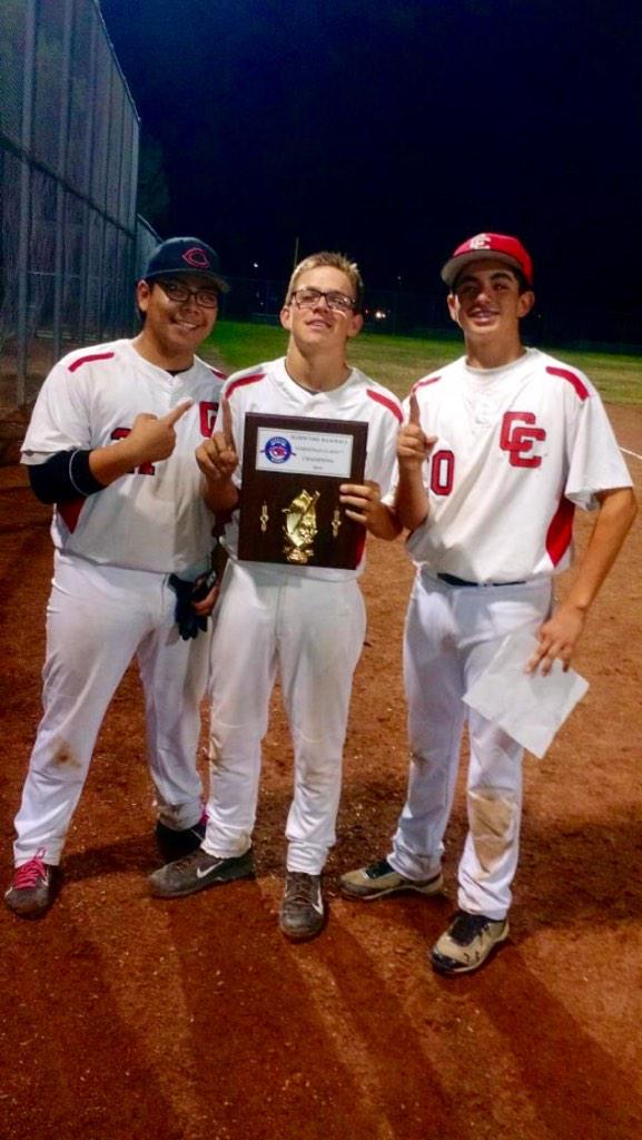 kilekropko's tweet photo. "@Matt_arboleda54: Happy birthday to the coolest kid out there @kropkodile !🎉🎊 http://t.co/bEtA94SzSN" thanks bro #tomaha 😂😂