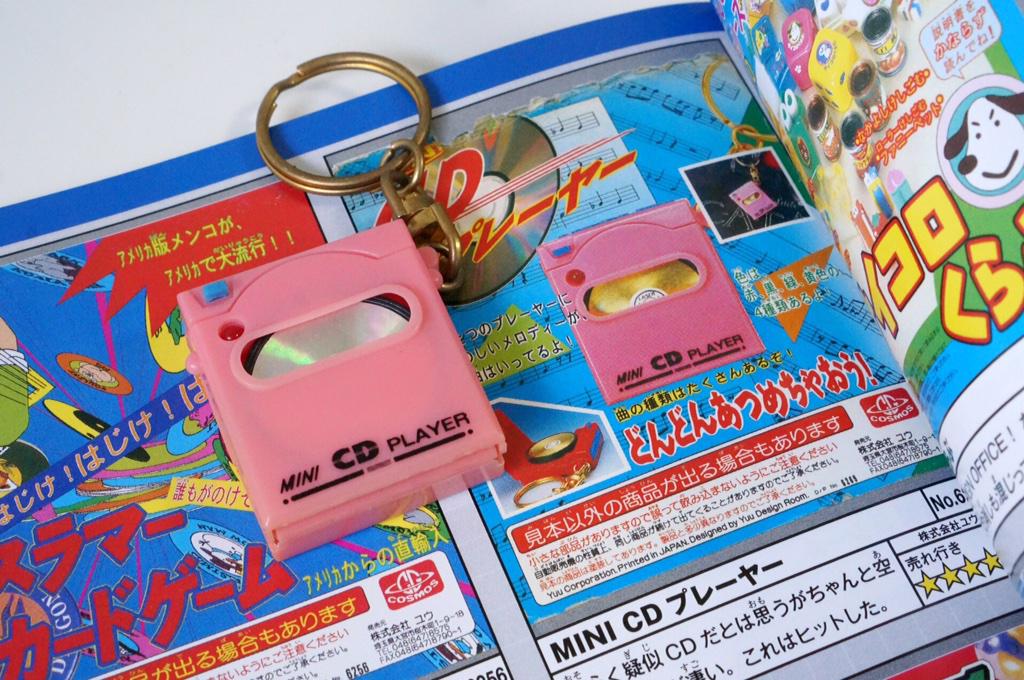 おとぼけボーイ 最近 実家で発掘したこのmini Cdプレイヤー 出処が不明で気になっていたのですが なんとコスモスによるものだったのですよ わお ガチャ本ありがとう Http T Co Ublqgnxba7