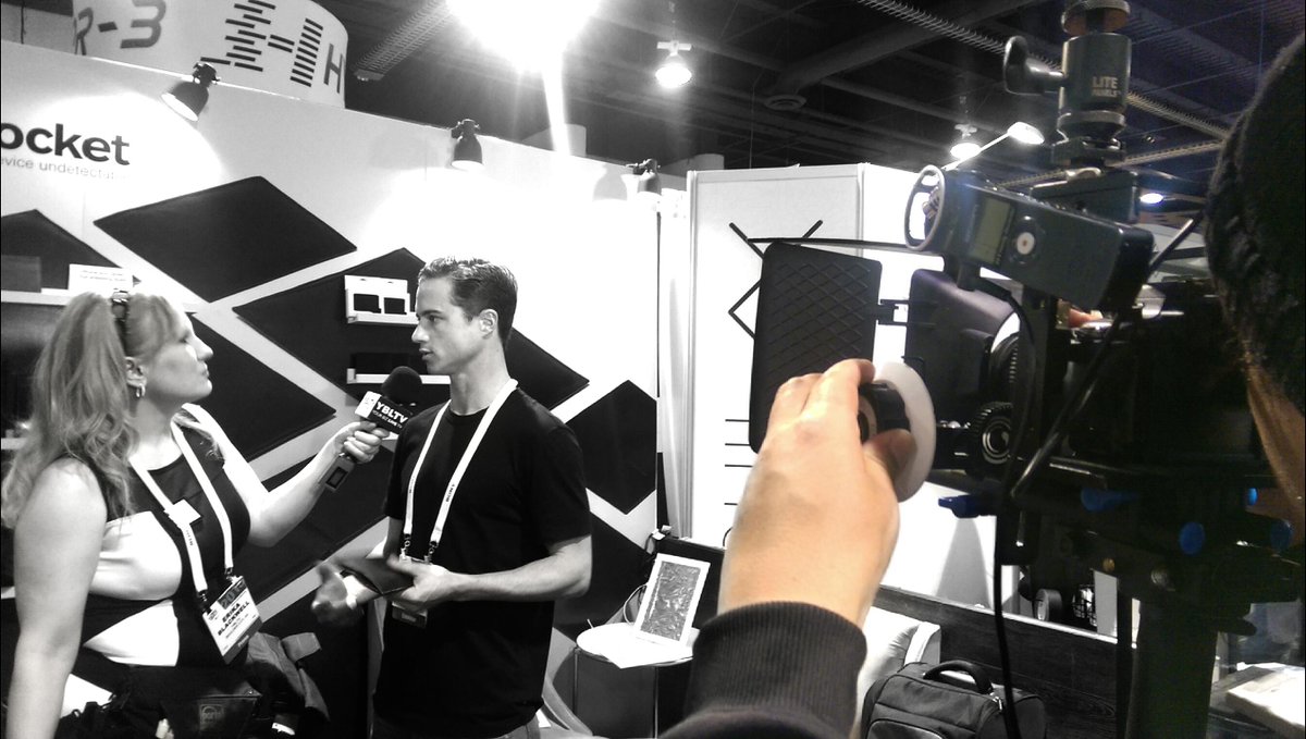 YBLTVeric's tweet photo. My shot @YBLTV interviewing @silentpocket with @openapertureLV shooting! Talented people abound! http://t.co/eohqjKJ80S