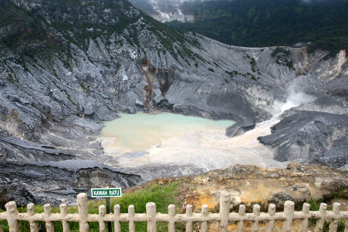 Hari Ini Gunung Tangkuban Parahu Dibuka Kembali, statusnya sudah kembali normal