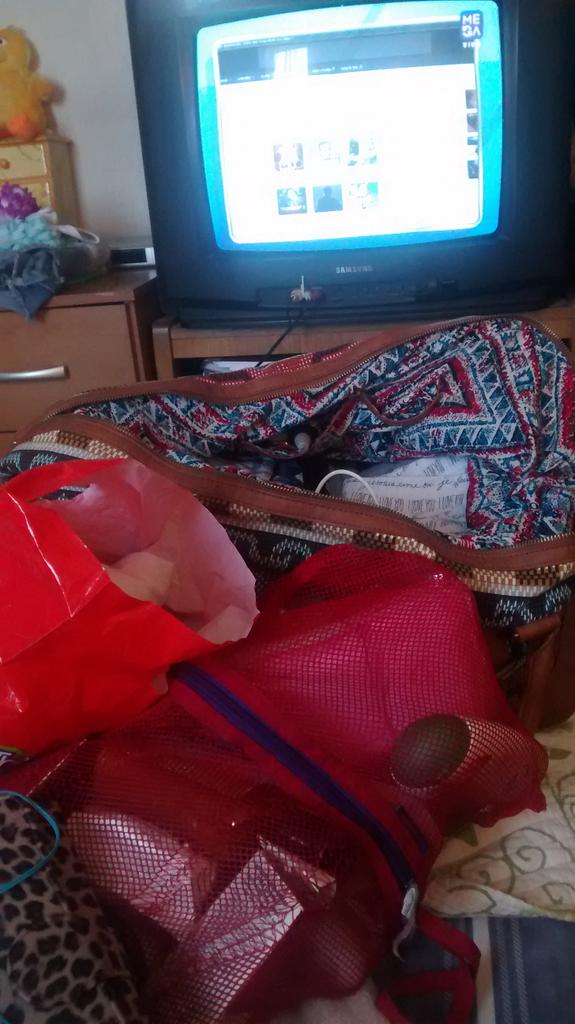 sofiaverab13's tweet image. Listas las maletas para partir a Viña, competencia de CrossFit, motivándome con el mejor matinal! @muchogustoMEGA