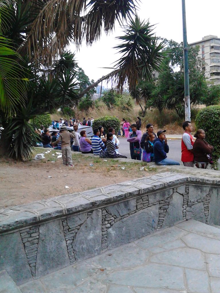 joseithox21's tweet photo. Asi amanecio unicasa Montalban #ChavistaEresCompliceOPendejo http://t.co/gpPgV6WbI8