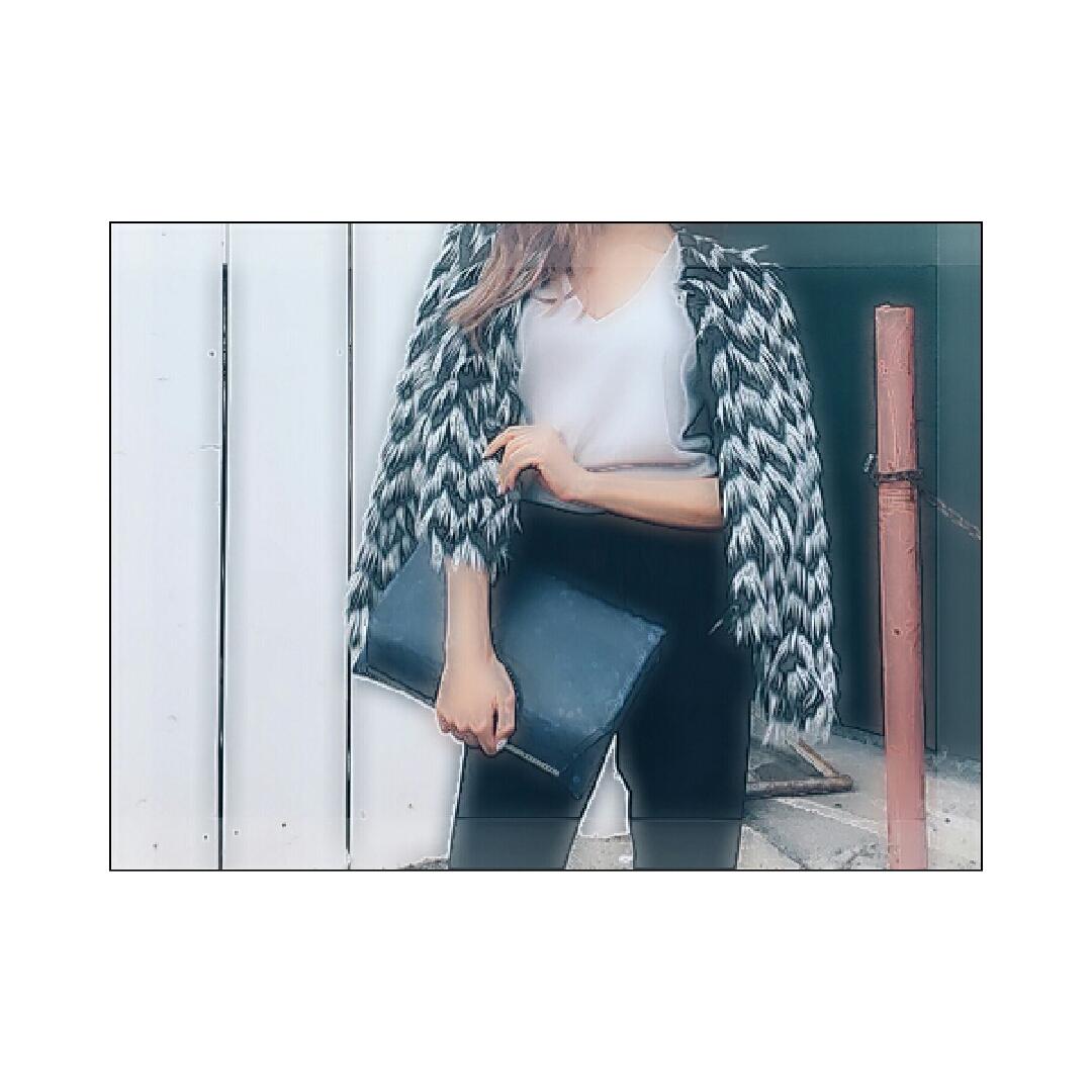o0_rola's tweet photo. .

ㅤㅤ昨日の私服  ~
ㅤㅤCoat.H&amp;M fakefur
ㅤㅤKnit.Carven
ㅤㅤBag.Toga
ㅤㅤPants.Gu
ㅤㅤBoots.Stella McCartney

. http://t.co/uysVDd8CKy