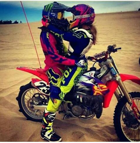 abel_ramire's tweet photo. No hay ninguna asi?? 😍 😍 http://t.co/23ma7b9EXj