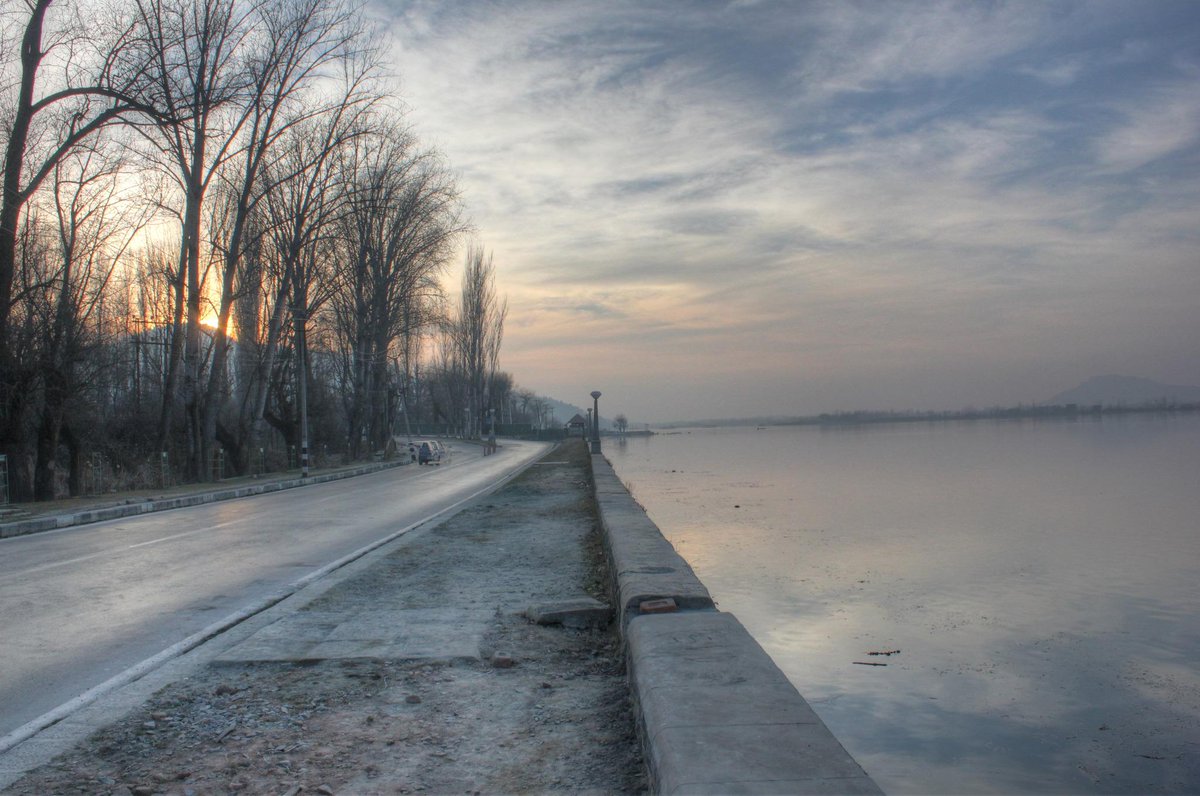 8 Unique Ways To Explore The Ambiance Around Dal Lake