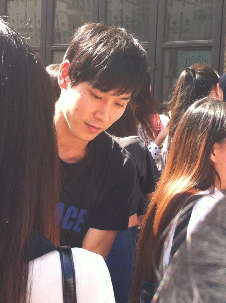 137PUNMIN's tweet photo. เพื่อนจงจินก็หล่อนะ #WhystylepopupThailand #WHYSTLE http://t.co/3qrTWeQT49