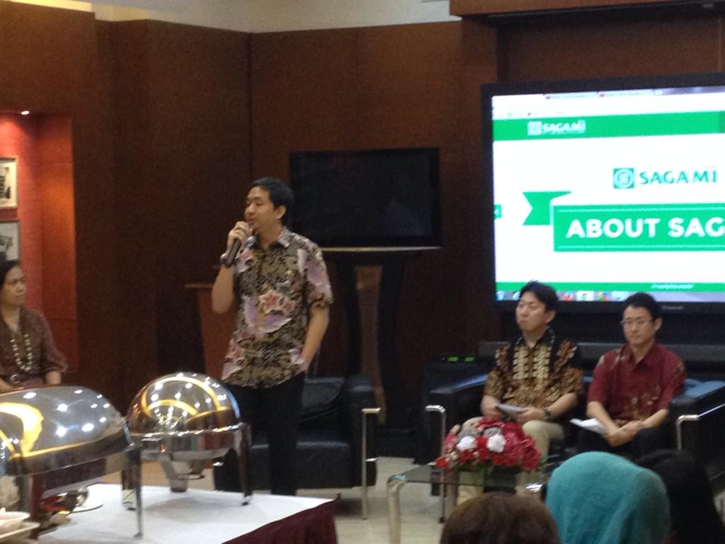 km_khaledm's tweet photo. Oiiii @mrsayudewi @Sagami_ID very casual intro http://t.co/bW7qhku8vn