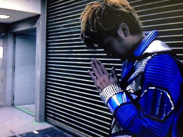 3_Jsoul_Brother's tweet photo. 【絆】

LIVE直前に亡くなった
岩ちゃんの祖母。

そんな岩ちゃんを
励ましてるメンバーの
優しさを見てまた感動！

EXILEの魂を受け継いだ男達

【三代目 J Soul Brothers】 http://t.co/wMqw7ATkbV