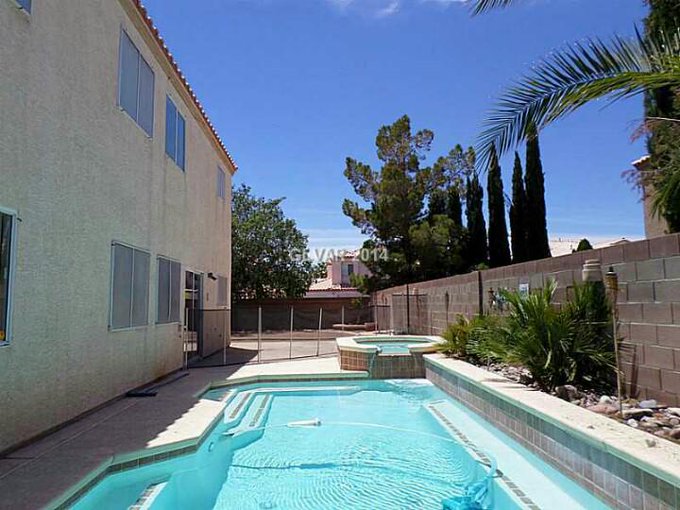 I'm so dumbass excited! We got approved for our house and move in on the 20th! #VegasLiving http://t<a href="/tag/vegasliving"class="tags"><span>#vegasliving</span></a>